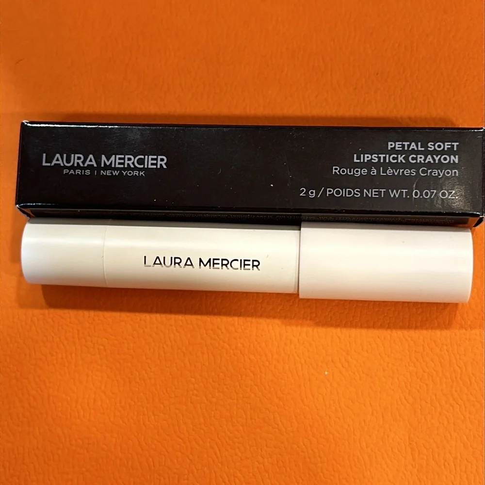 LAURA MARCIER ROUGE A LEVRES SOFT PETAL CRAYON NWT
